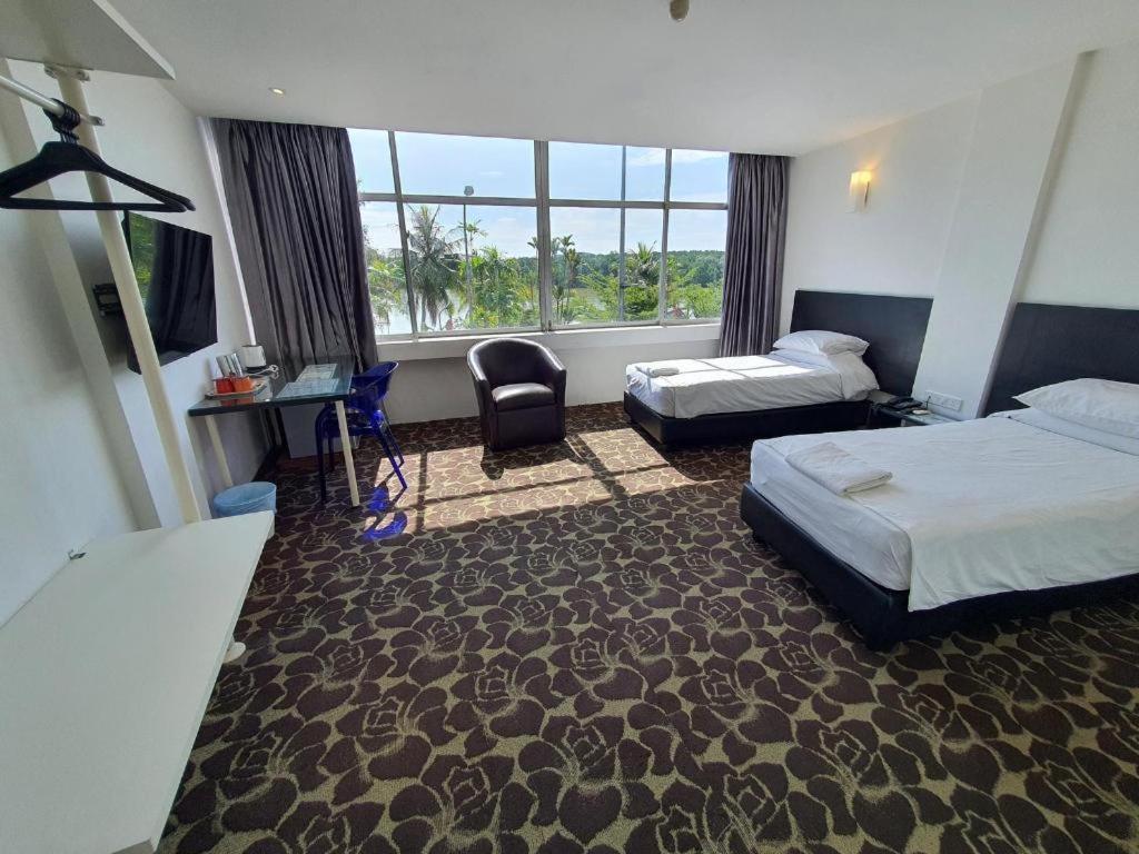 Riverine Garden Hotel Chukai Exterior photo