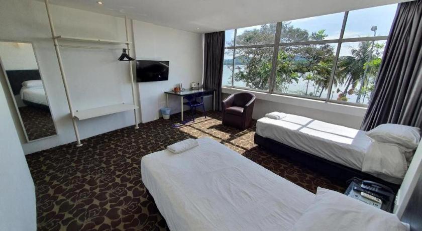 Riverine Garden Hotel Chukai Exterior photo